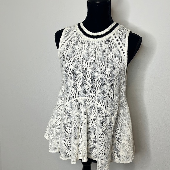 Free People Tops - Free People White Lace Tank Top Size Small. Large keyhole back